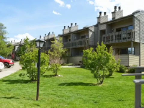 パインズ アット メドウ リッジ フレイザーのホテル