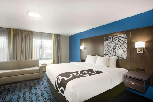 La Quinta Inn by Wyndham St. Louis Hazelwood - Airport North Hotels in Elsah