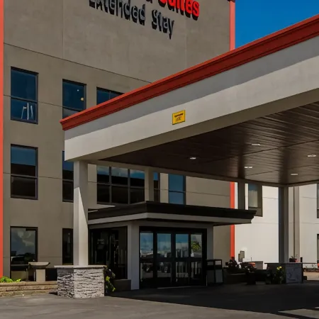 Holiday Inn & Suites SYRACUSE AIRPORT - LIVERPOOL by IHG Отели рядом с достопримечательностью «Конгресс-центр The Oncenter»