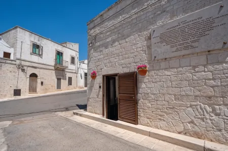 Trulli Contento - Rooms & Apartments Отели рядом с достопримечательностью «Trullo Sovrano»