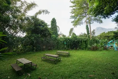 Oak Tree Glamping Resort Hotell i Sisir
