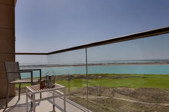 Yas Plaza Bay by IHG (formerly Park Inn by Radisson, Abu Dhabi Yas Island) In der Nähe des Hotels Photos