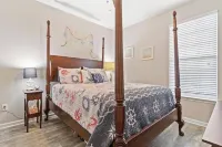 1st Floor: Pet-Friendly, No Cleaning Fee, 3BD-2BA Condo near Golf & Beaches! Hotels in Sunset Beach