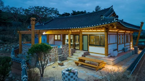 Gyeongju Ojae Hanok Pool Villa