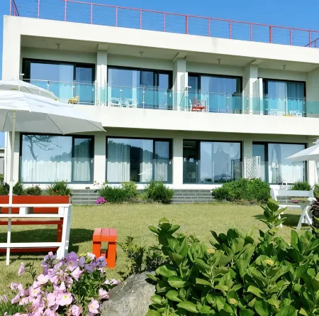 Seogwipo Stay Raum Pension Отели рядом с достопримечательностью «The Venice Land»