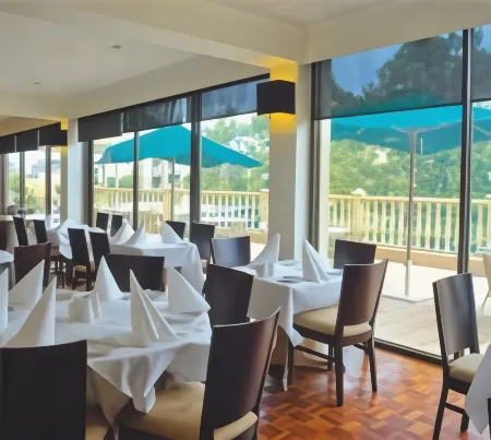 Crest on Barkly Hotel Отели рядом со станцией Windsor Railway Station