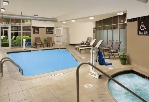 힐튼 가든 인 샌안토니오 에어포트 사우스의 실내 수영장