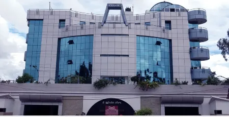 The Classic Hotel Отели рядом с достопримечательностью «Shri Govindjee Temple»