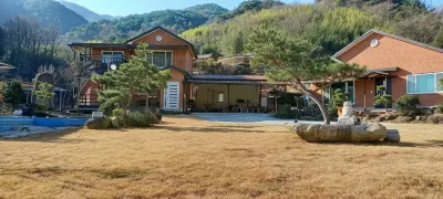 Hadong Hosa and Chae Pension Hotels near Bugcheon