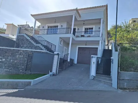 Figueira's House by the Atlantic