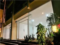 Boonjumnong Modern Apartment