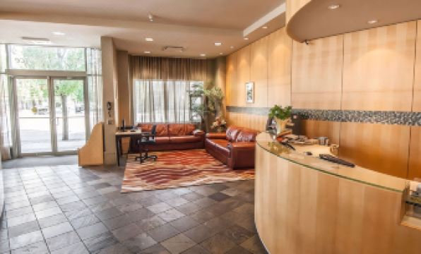 Comfort Hotel Vancouver Airport