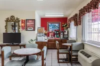 Econo Lodge & Suites Brinkley - Lemmikkieläimet sallittu