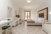 Plaka Hotel II