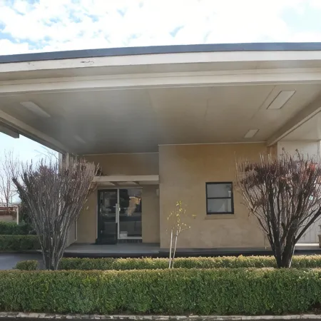 Country Gardens Motel