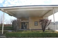 Country Gardens Motel