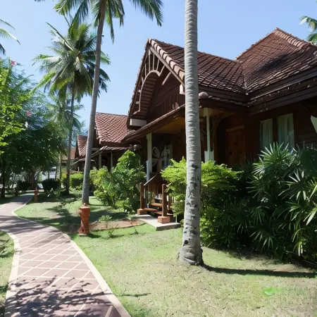 Coral Hotel Bangsaphan