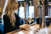 The Fort Garry Hotel Spa and Conference Centre, Ascend Hotel Collection - bar