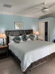 Northwest Point Resort 2 bdrm queen beds pool hot tub private beach very clean - WiFi