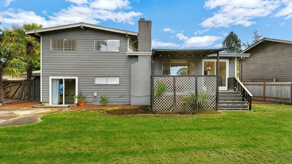 Spacious 5BR Retreat w/ Sunshine & Lush Green near Bellevue, Seattle and Airport