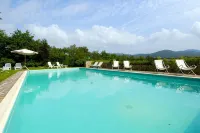 Pleasant Apartment with Swimming Pool Garden BBQ Parking - Apartments