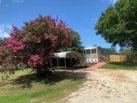 New Cozy 1 Bedroom/Bath Place Only 5 Minutes to Granbury’s Historic Square/Lake