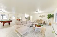 Vila Hearts- 5BD with pool, Hot tub, Sauna, Arcade, Bar all you need N the Strip