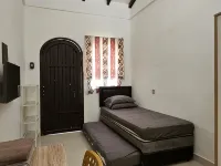 Cute Room at Pondok Raima SYARIAH Hotels in Kebomas