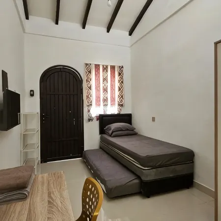 Cute Room at Pondok Raima SYARIAH Отели в г. округ Гресик
