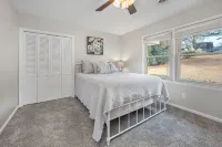 Lake Hartwell 4Br Waterfront Hot Tub GameRoom - balcony