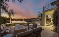 Lakefront Getaway with Infinity Pool and Pontoon - 4 ดาว