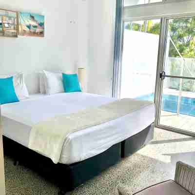 Centrally located ground floor of 2 storey Artist's modern studio house. Rooms