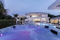 M Mansion Luxury Living VillaPrivate Paradise on a Timeless Greek Island - Villaer