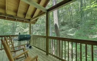 Creekside Paradise Found! One-Bedroom Mountain Cabin in Pigeon Forge - Alppimaja