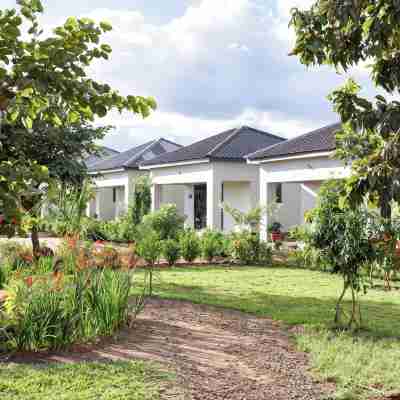 Chalo villa's and farm Hotel Exterior