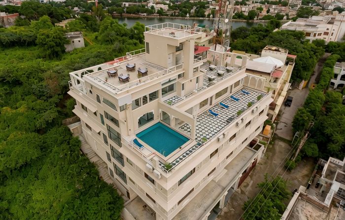 Raj Kuber - A Boutique Lake View Hotel