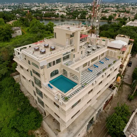Raj Kuber - A Boutique Lake View Hotel
