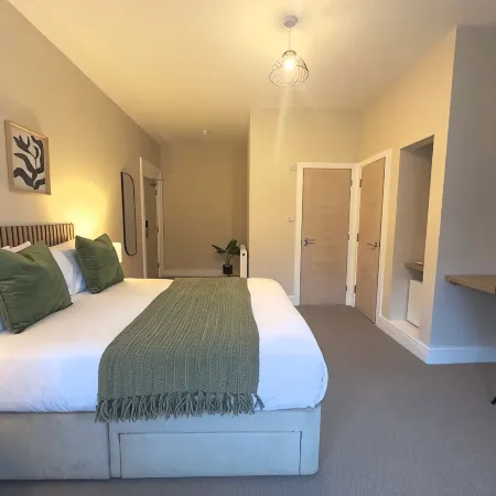 Spacious Family Retreat with Double & Single Bed