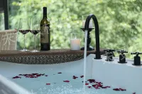 Linxijian Homestay (Bifengxia Scenic Area) - Hot Tub