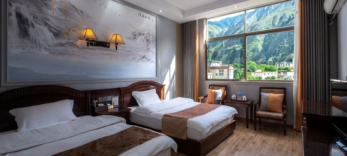 Tibet Sunshine Inn Hotels in Deqen