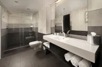 Skybridge Seattle Airport Hotel