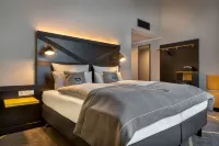 Holiday Inn - the niu, FURY ASCHHEIM MESSE by IHG