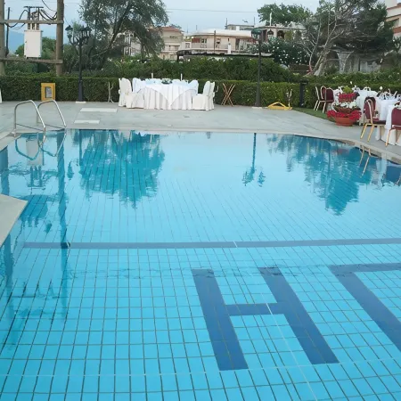 Santa Beach Hotel
