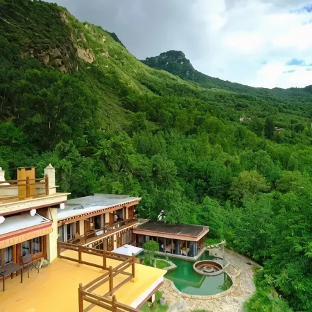 Danba Han e Manor