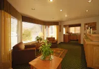 Oakridge Inn & Suites