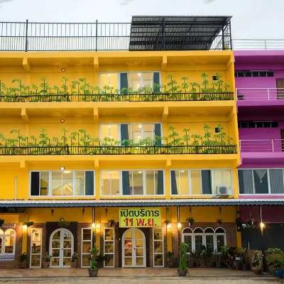 BB&B Hotel Hotels near Fangchanupathum School