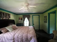 Old Fashioned 1930s Country Cottage Retreat in Plantersville - Near TX Ren Fest Hotels in Grimes County