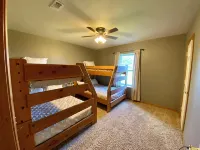 Charming Hilltop Hideaway Lodge in Blossom TX-4 bedroom- Sleeps up to 25