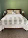 Ayers’ Acres ~ Cabin 3, Charming Cabin for 2 Near Corning-Watkins Glen NY.