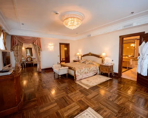 โรงแรมแอมบาสเดอร์ โรงแรมใกล้เรือนจำเครสตี้